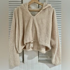 URBAN OUTFITTER SWEATER